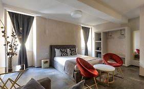 Black And White Suite